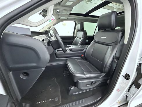 Used 2025 Ford Expedition Platinum AWD/4WD image 11