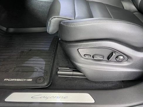 Certified 2024 Porsche Cayenne AWD/4WD image 29
