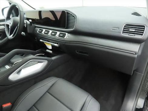 New 2026 Mercedes-Benz GLS 450 4MATIC image 17