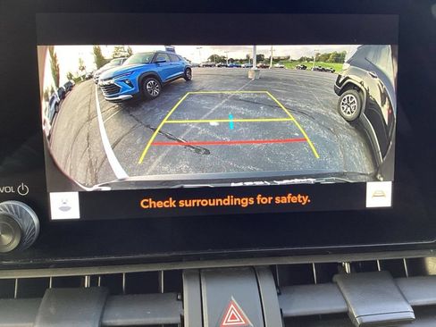 Used 2025 Toyota RAV4 XLE AWD/4WD image 17