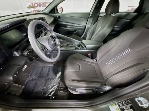 Used 2025 Hyundai Elantra Sport FWD image 24