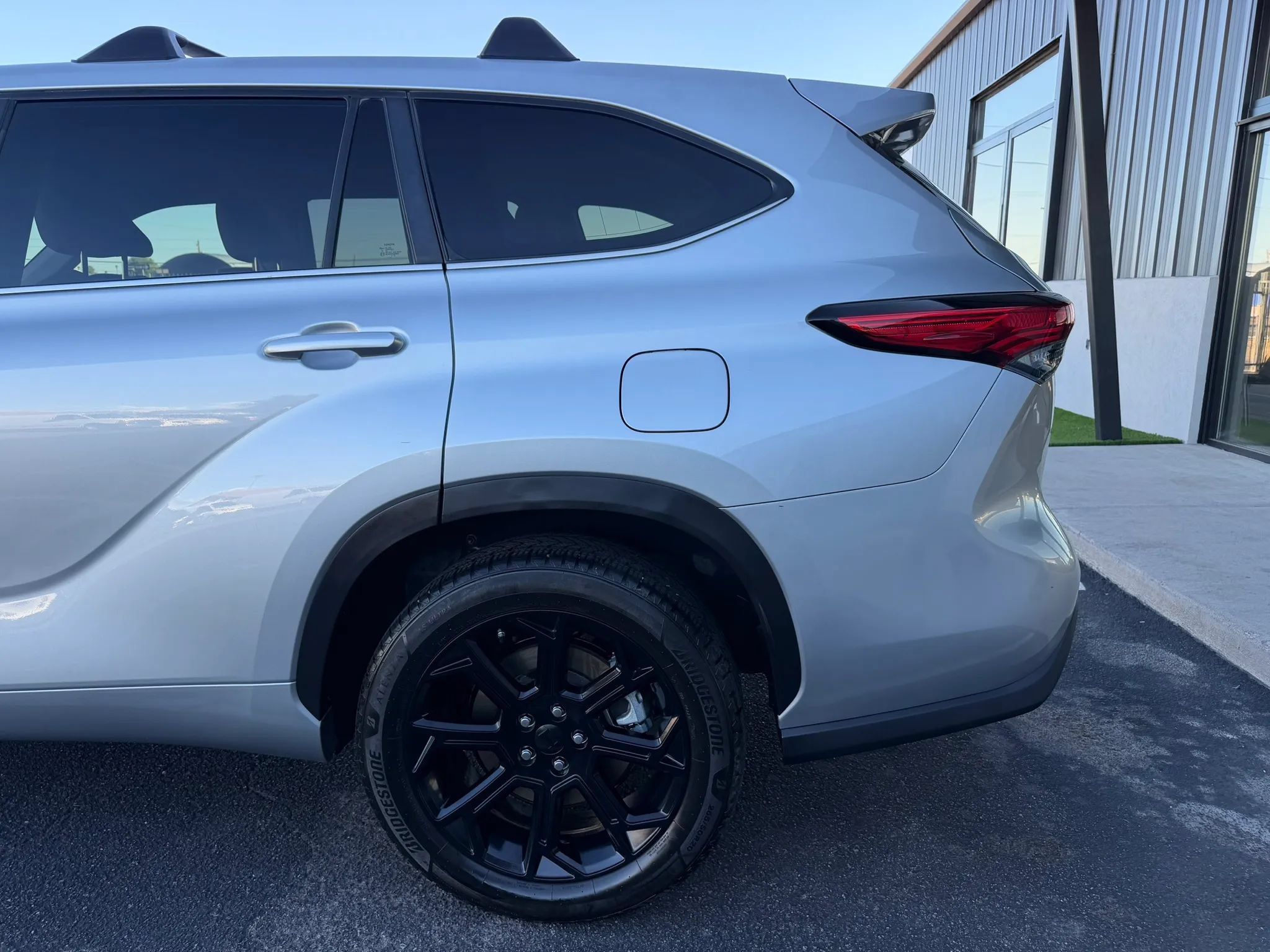 Used 2023 Toyota Highlander LE FWD image 37
