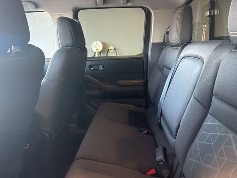 Used 2025 Nissan Frontier SV w/ SV Convenience Package image 15