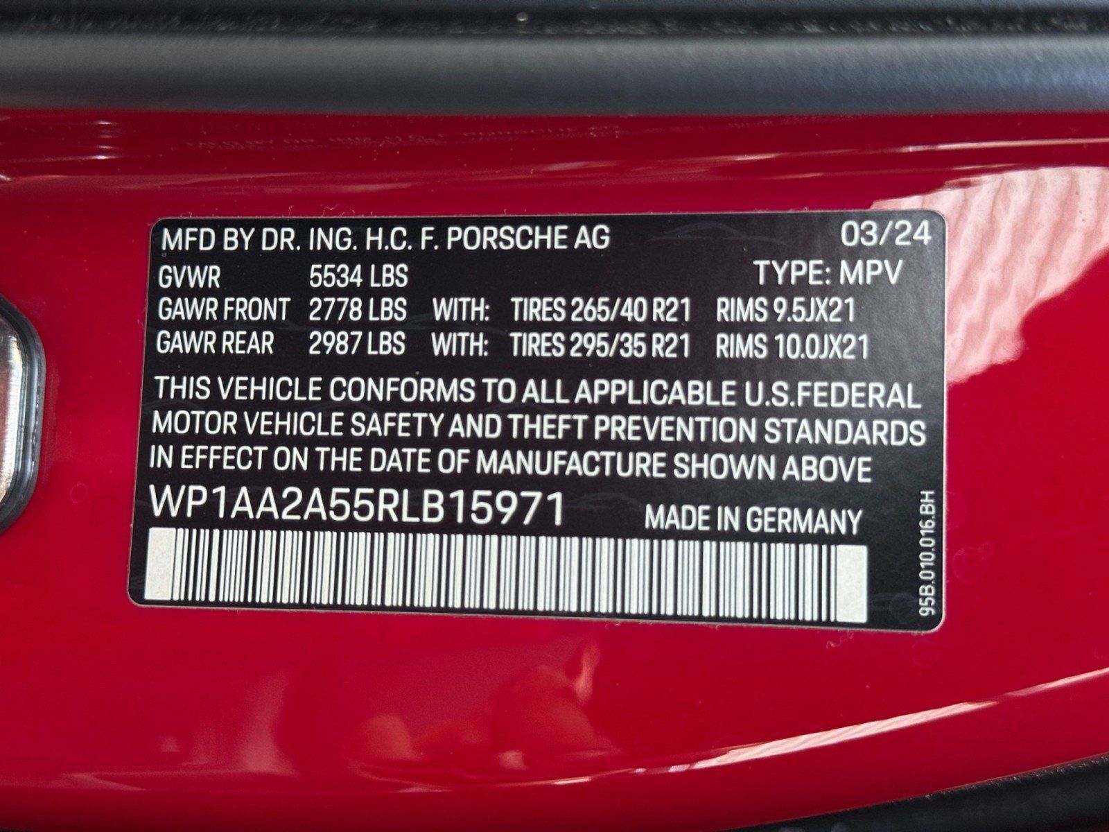 Used 2024 Porsche Macan AWD/4WD image 45