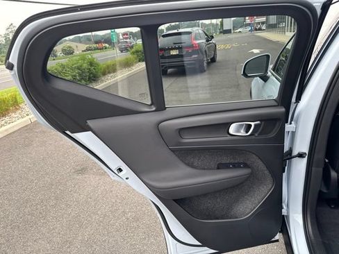 Certified 2025 Volvo XC40 B5 Core AWD/4WD image 15