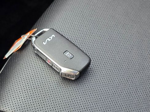 Used 2025 Kia Sportage EX FWD image 31