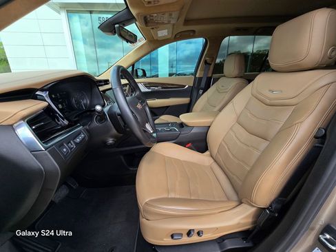 Used 2023 Cadillac XT6 Premium Luxury w/ Platinum Package AWD/4WD image 9