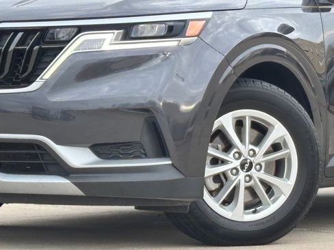 Used 2024 Kia Carnival LX image 6