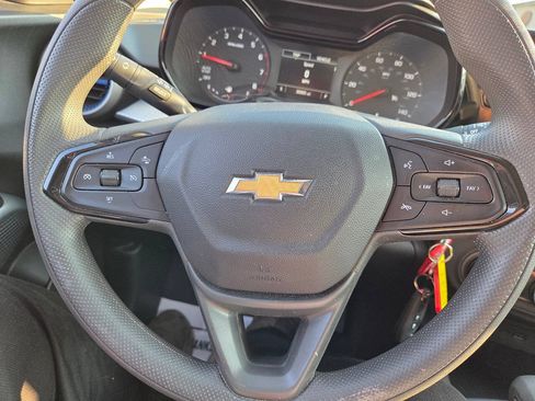 Used 2025 Chevrolet Trax LS FWD image 6