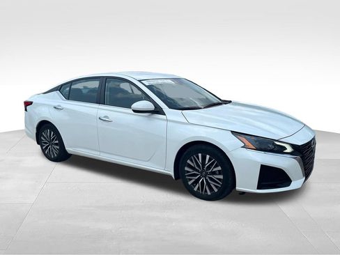 Used 2023 Nissan Altima 2.5 SV FWD image 7