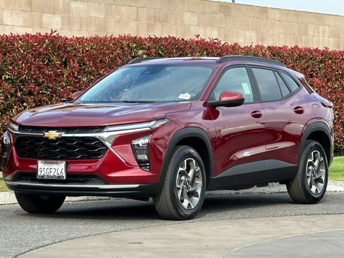 Certified 2025 Chevrolet Trax LT image 8
