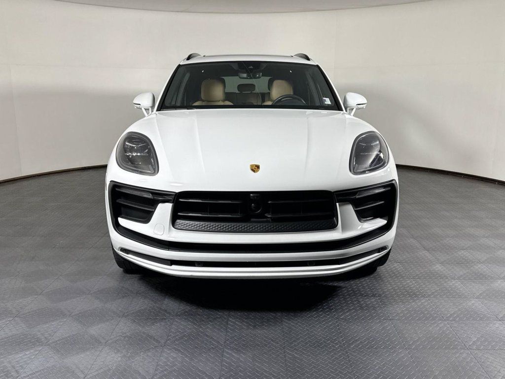 Certified 2024 Porsche Macan AWD/4WD image 10
