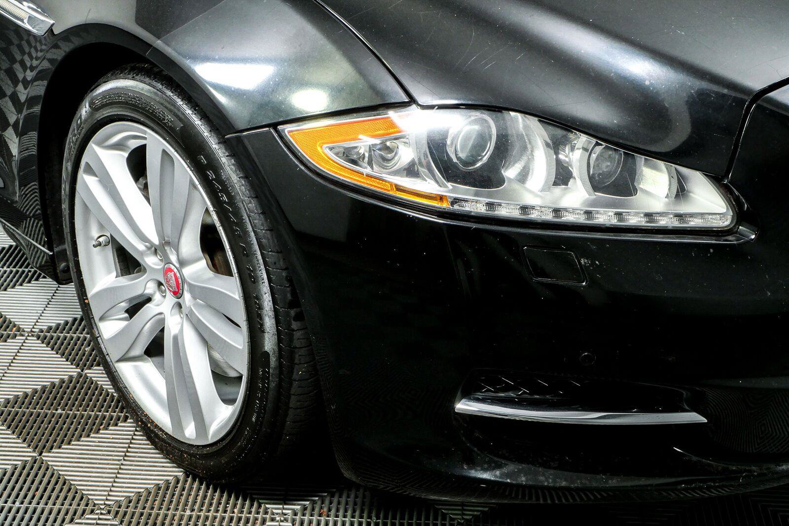 Used 2013 Jaguar XJ L Portfolio AWD/4WD image 37