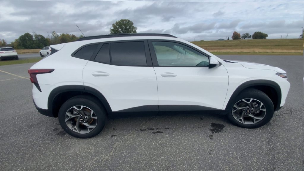 Certified 2024 Chevrolet Trax LT FWD image 9