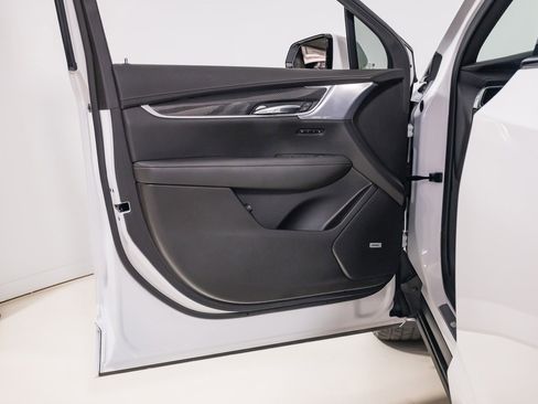 Used 2024 Cadillac XT6 Sport w/ Technology Package image 16