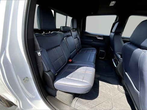Used 2023 Chevrolet Silverado 1500 High Country w/ High Country Premium Package AWD/4WD image 26