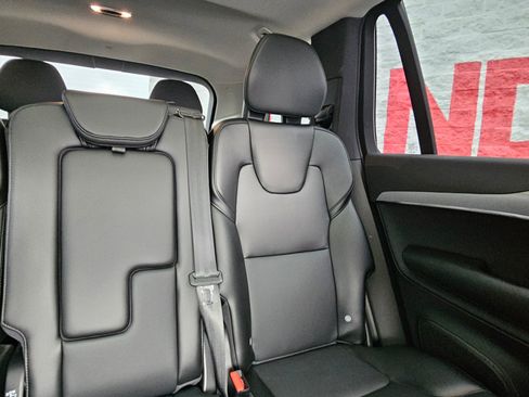 Used 2021 Volvo XC90 T5 Momentum w/ Climate Package AWD/4WD image 26