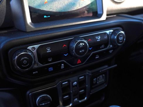 Used 2022 Jeep Wrangler Unlimited Sahara image 15