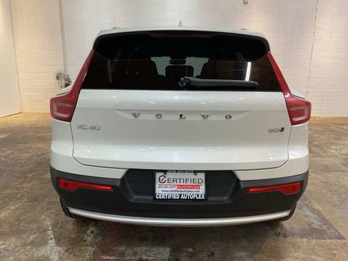 Used 2025 Volvo XC40 B5 Core AWD/4WD image 4