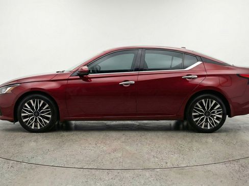 Used 2025 Nissan Altima 2.5 SV FWD image 5