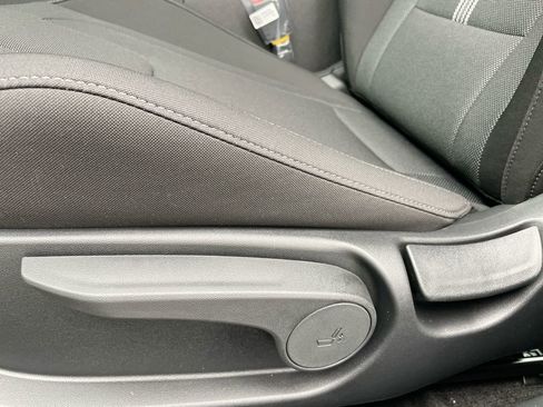 Used 2025 Hyundai Elantra SE image 38