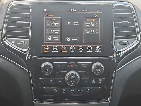 Used 2020 Jeep Grand Cherokee Limited w/ Luxury Group II AWD/4WD image 17
