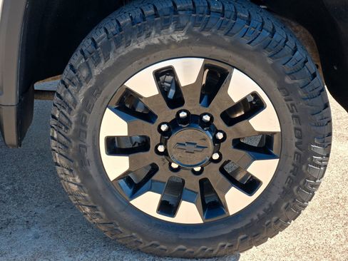 Used 2020 Chevrolet Silverado 2500 Custom w/ Custom Convenience Package image 9