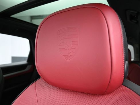 Used 2025 Porsche Cayenne AWD/4WD image 20