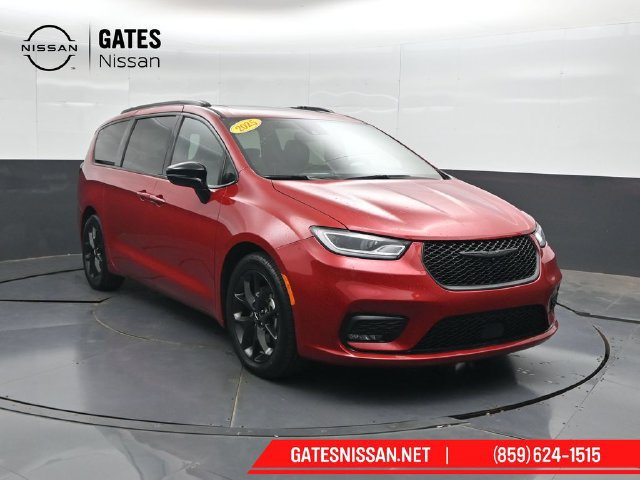 Used 2025 Chrysler Pacifica Limited FWD image 4