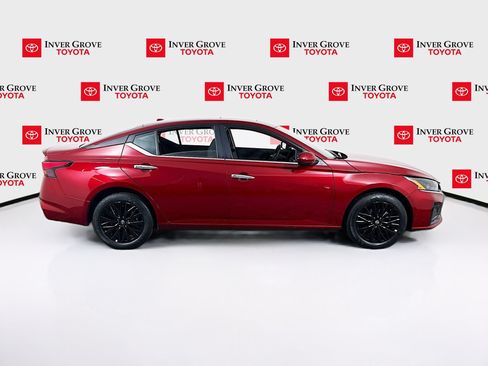 Used 2025 Nissan Altima 2.5 SV w/ SV Special Edition Package AWD/4WD image 4
