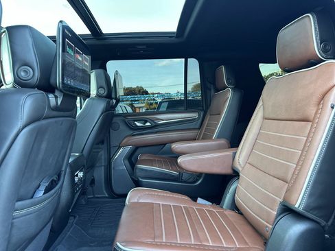 Used 2024 GMC Yukon XL Denali Ultimate AWD/4WD image 15
