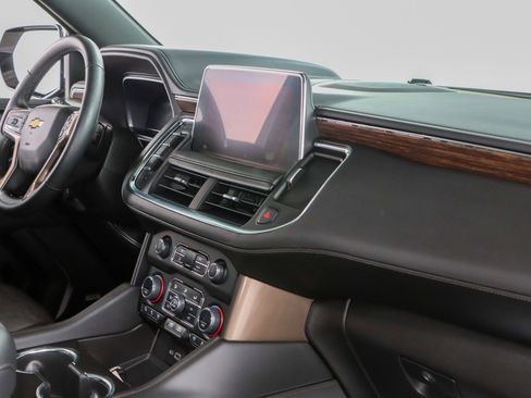 Used 2023 Chevrolet Suburban High Country image 31