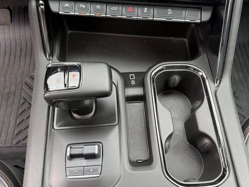 Used 2024 GMC Sierra 1500 AT4 w/ Technology Package AWD/4WD image 15