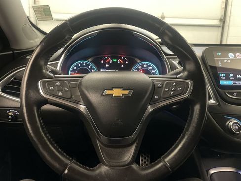 Used 2017 Chevrolet Malibu LT FWD image 5