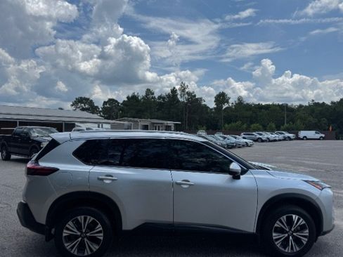 Used 2021 Nissan Rogue SV w/ Premium Package FWD image 5