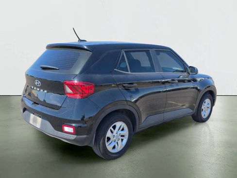 Used 2023 Hyundai Venue SE FWD image 5