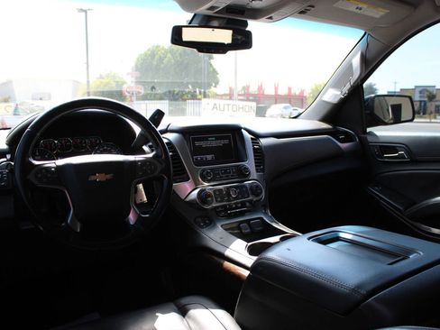 Used 2019 Chevrolet Suburban LT image 23