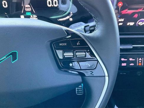 Used 2023 Kia Niro EX Touring image 21