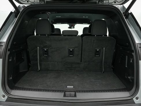 Used 2025 Chevrolet Traverse LT image 20