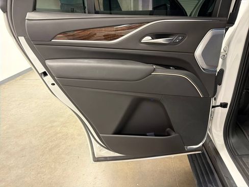 Used 2022 Cadillac Escalade Sport Platinum w/ Heavy-Duty Trailer Package AWD/4WD image 30