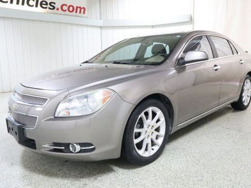 Used 2010 Chevrolet Malibu LTZ w/ HFV6 Engine Package image 2