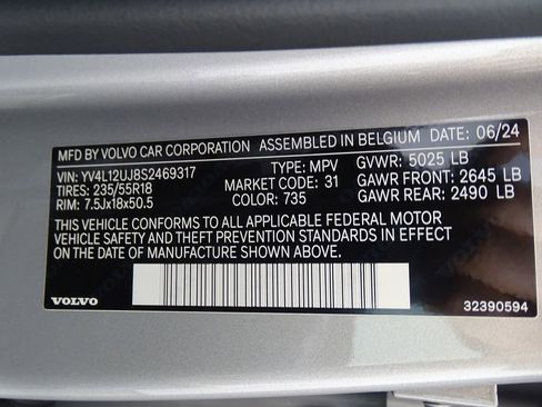 Used 2025 Volvo XC40 B5 Core image 22