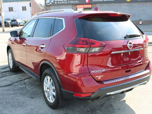 Used 2018 Nissan Rogue SV image 3