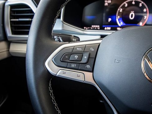 New 2026 Volkswagen Taos SE image 32