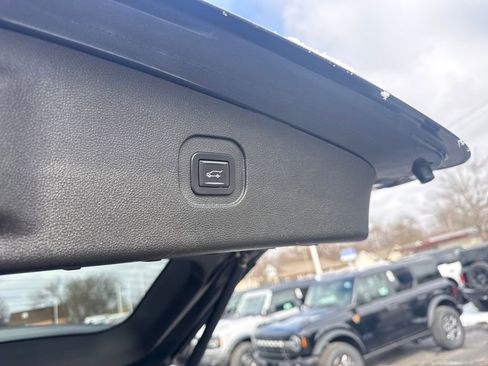 Used 2017 Chevrolet Equinox Premier w/ Enhanced Convenience Package image 12