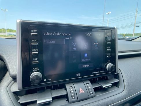 Used 2020 Toyota RAV4 Limited image 17