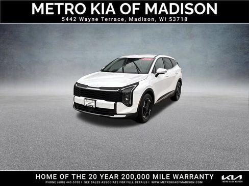 Used 2026 Kia Sportage EX FWD image 1