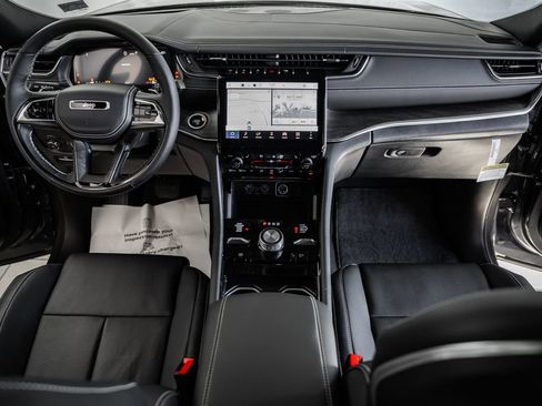 New 2025 Jeep Grand Cherokee Overland image 20