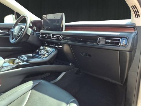 Used 2023 Lincoln Nautilus Reserve AWD/4WD image 12