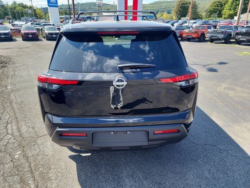 New 2025 Nissan Pathfinder SV w/ Black Appearance Package image 7